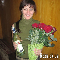 Red roses with gypsophila - Photo 1