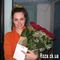 Red roses with gypsophila - Photo 3