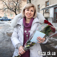 Red roses in cellophane - Photo 1
