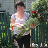 Red roses in packing - Photo 1