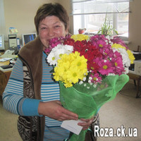 Bouquet of different color spray chrysanthemums - Photo 1