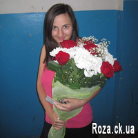 Nice bouquet of roses and chrysanthemums - Photo 1