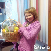 Large basket of fruit - Photo 1
