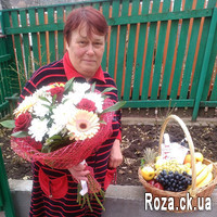 Large basket of fruit - Photo 2