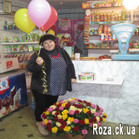 Large basket of roses - Photo 1