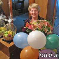 Bouquet of alstroemerias in paper - Photo 1
