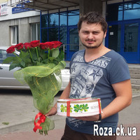 Bouquet of burgundy roses - Photo 2