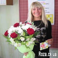 Bouquet of red roses and chrysanthemums - Photo 1