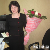 Bouquet of red and white roses with greenery - Photo 2