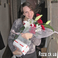 Bouquet of red roses and lilies - Photo 4