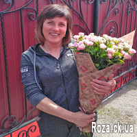 Tender bouquet of pink spray roses - Photo 2
