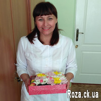 Bouquet in a square box with macarons - Photo 1