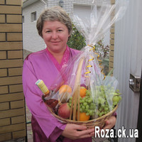 Fruit and wine in the basket - Photo 2