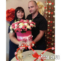 Amazing bouquet in a hat box - Photo 1