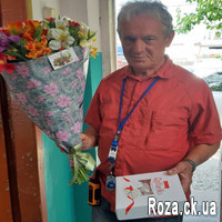 Beautiful bouquet of alstroemerias - Photo 4