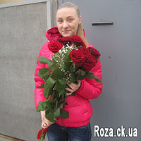 Red roses with gypsophila - Photo 6