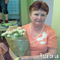 Милий букетик з кремових кущових троянд - Фото 1
