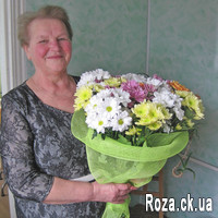 Bouquet of different color spray chrysanthemums - Photo 2