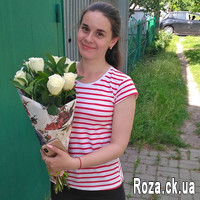 A small bouquet of white roses - Photo 2