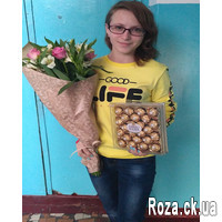 Delicate bouquet of roses and alstromeries - Photo 1