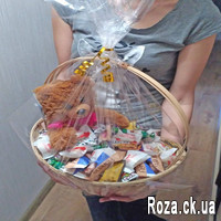 Gift basket of sweets and teddy bear - Photo 1