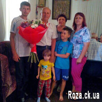 Varied bouquet of chrysanthemums and alstromeries - Photo 1