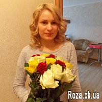 Multicolored bouquet of roses - Photo 1