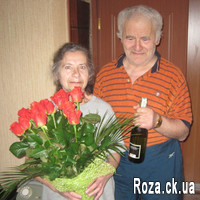 Bright bouquet of orange roses - Photo 1