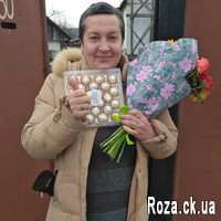 Bright bouquet of roses and gerberas - Photo 1