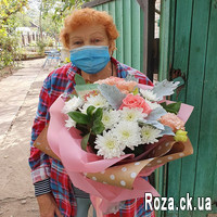 Delicate bouquet of flowers - Photo 2