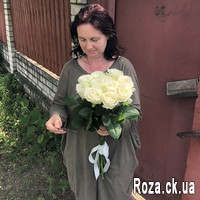 11 white roses in a bouquet - Photo 5