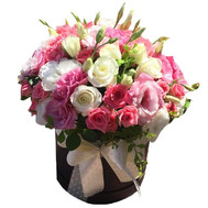 Amazing bouquet in a hat box