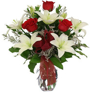Bouquet of roses and lilies