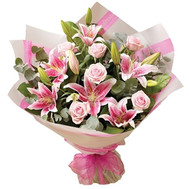 Bouquet in pink tones with lily