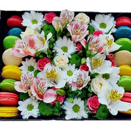 Flowers with macarons in a rectangular box