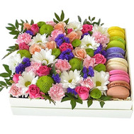 Flower Box with macarons