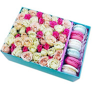 Rectangular box with roses and macarons