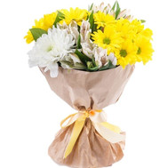 Bouquet of yellow chrysanthemums and white alstroemeria