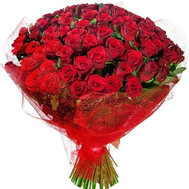 Majestic bouquet of red roses