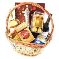 Gift basket with alcohol and sweets