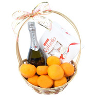 Gift basket with tangerines, champagne and Raffaello