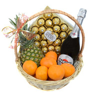 Delicious gift in the basket