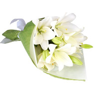3 lilies in a bouquet
