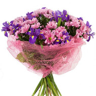 Bouquet of irises and chrysanthemums