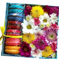 Box of flowers with macaroons