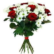 A beautiful bouquet of roses and chrysanthemums