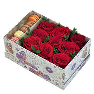Roses with macaroons