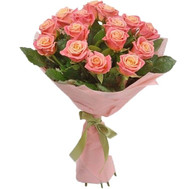 15 peach roses Miss Piggy