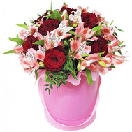 Bouquet of pink roses and alstroemeria in a box