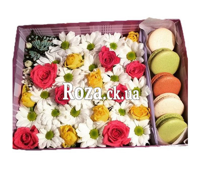 Beautiful box with flowers and macaroons